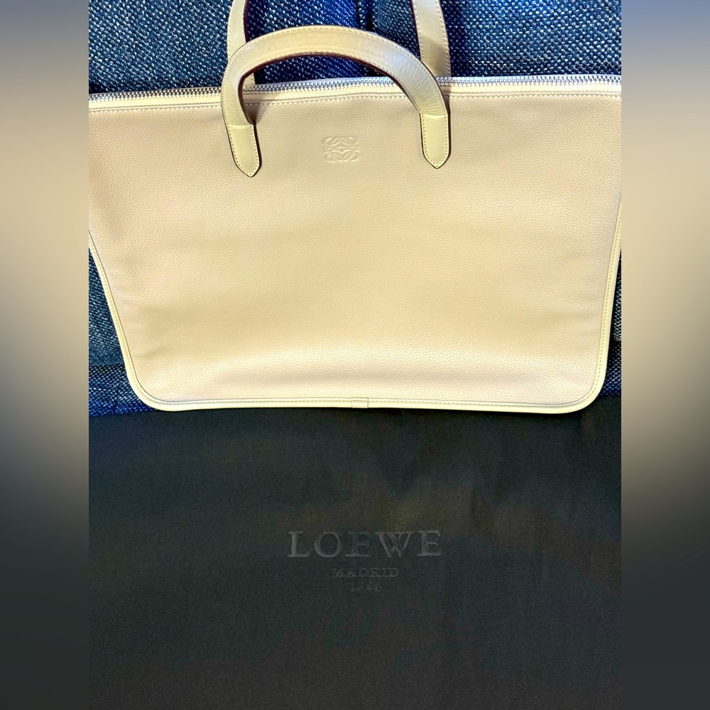 LOEWE AUTHENTIC CREAM ALL LEATHER WORK TOTE. EUC. COMES WITH LOEWE DUST BAG.